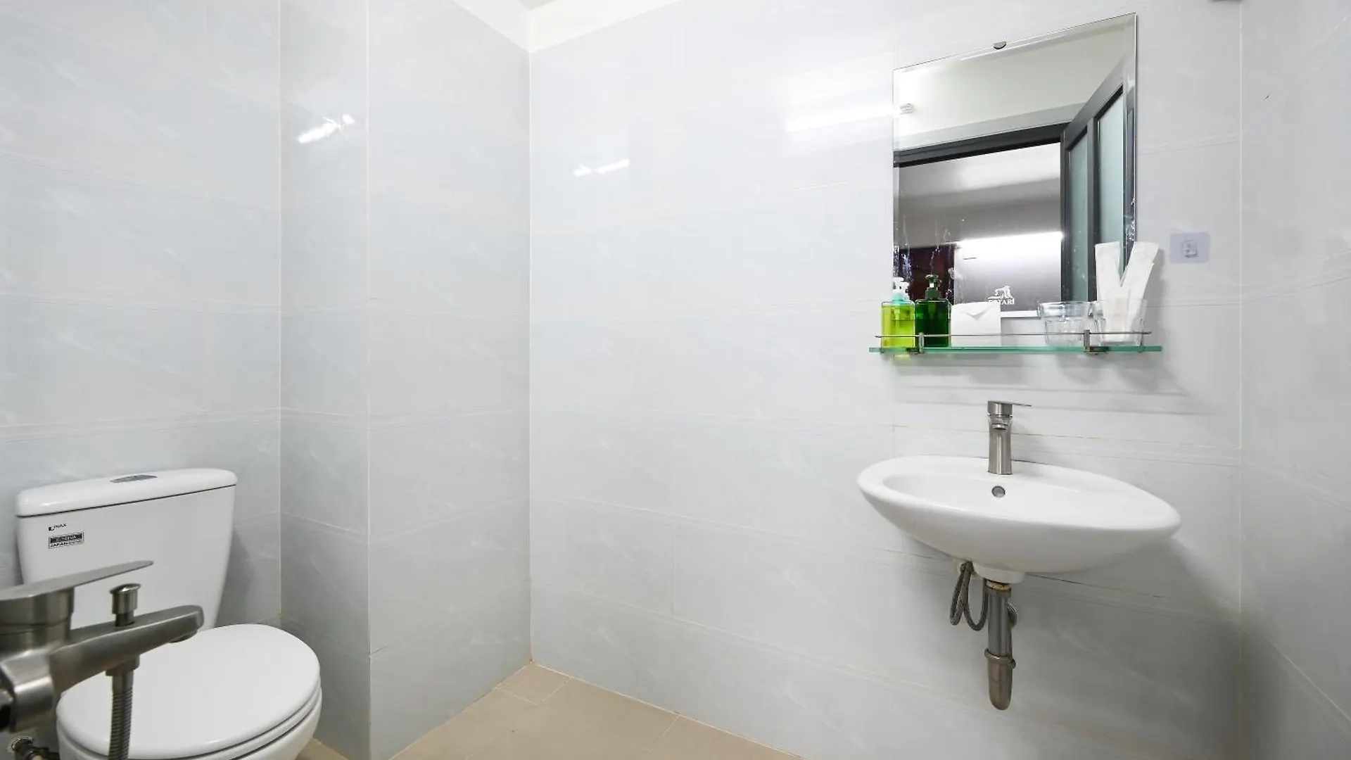 Апарт-отель Montana Hotel & Aparment Saigon Airport Хошимин
