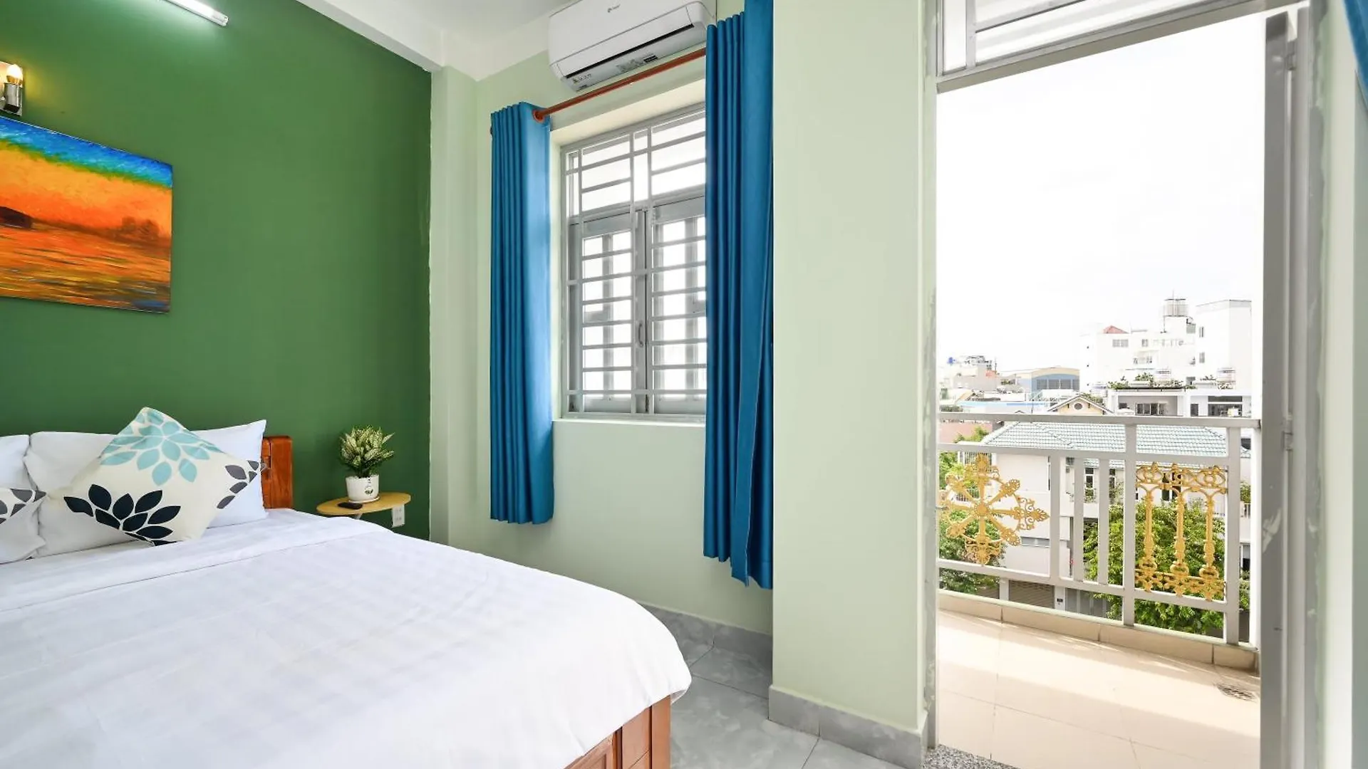 Montana Hotel & Aparment Saigon Airport Хошимин Апарт-отель