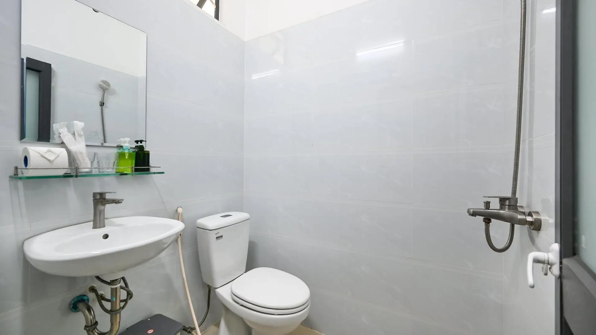 Montana Hotel & Aparment Saigon Airport Хошимин